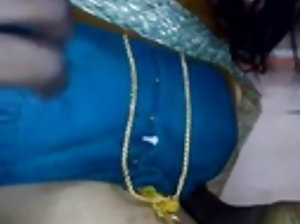 टोपी को हटाने के बिना, किटी में देता है  भारतीय सेक्स विडियो
