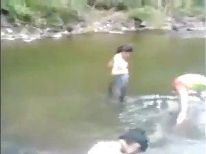 आराम करो और मेरे डिक का आनंद लें!  हिंदी में ब्लू फिल्म दिखाओ