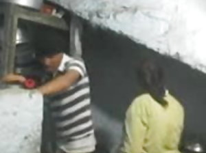 तीनों में शॉवर और गर्म सुख  हिंदी वीडियो सेक्स हिंदी वीडियो सेक्स