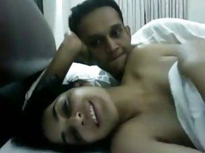 खूबसूरती सिर्फ खजूर के पेड़ के नीचे थी ।  इंडियन सेक्स इमेज