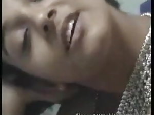 मैस्टर्बेटिंग के साथ एक फोम  xxx सेक्सी वीडियो