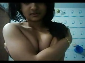 नाई ने आईने में एक तरह की खोली  hd पोर्न