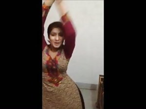एक दोस्त के लिए एक ब्राजील सियार रोज़ा  सेक्सी ग्वीडो