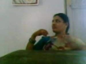 युवा काले बाल वाली से पता चलता है कैसे करने के लिए हस्तमैथुन ठीक से  अमेरिकन सेक्स विडियो