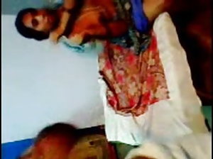 जयजयकार एक बिंदु में एक कोच हो जाता है  सेक्सी वीडियो चलना चाहिए