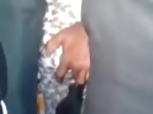 वह योनी हिरगी लात मारी और उसके संभोग सुख की प्रशंसा की ।  bf xx वीडियो