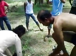 को बड़े सदस्यों को खुश करने की क्षमता दर्शाता है  इंडियन तीन पोर्न